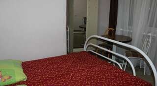Гостиница Guest house Evrika Геленджик Бюджетный двухместный номер с 1 кроватью-1